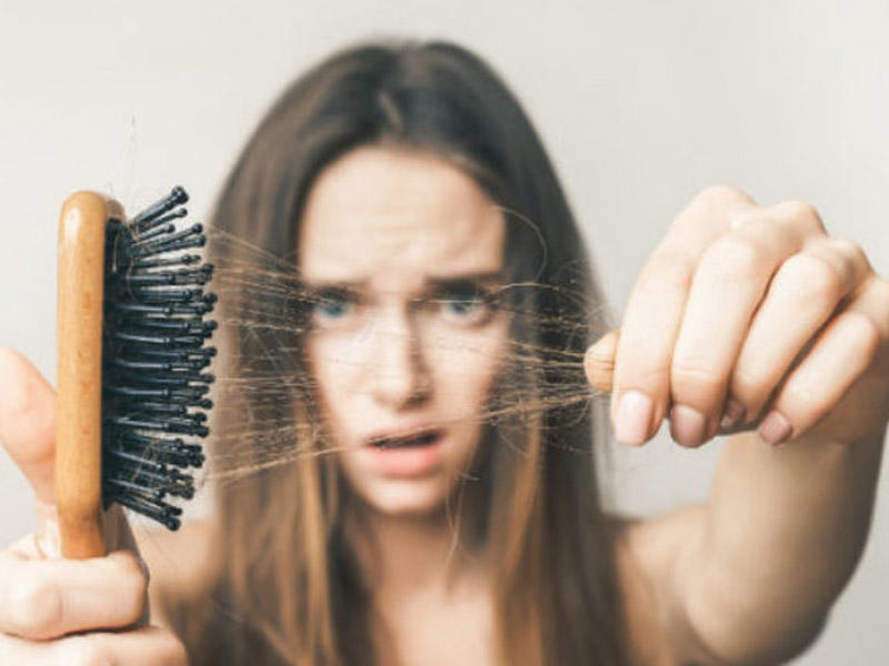 Koronavirusdan sağalanlarda saç tökülməsi müşahidə edilib