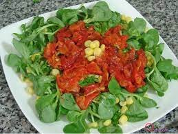 Közlənmiş qırmızı bibərli pərpərən salatı (foto resept)
