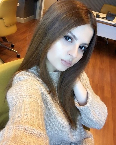 Əməkdar atistin özündən gözəl, cazibədar qızından YENİ FOTOLAR