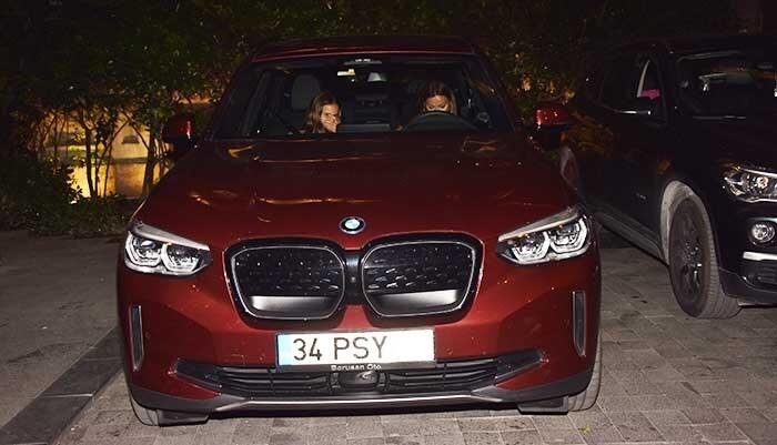 Pınar Altuğ 260 minlik 'BMW'si ilə diqqət mərkəzində - FOTO