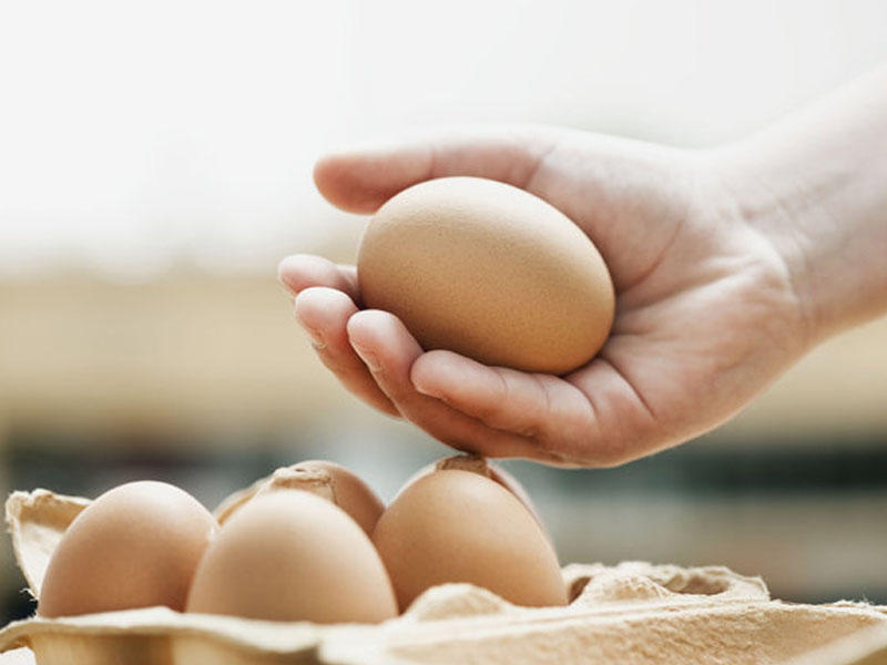 Bişmiş və çiy yumurtanı soyuducuda nə qədər saxlamaq olar?