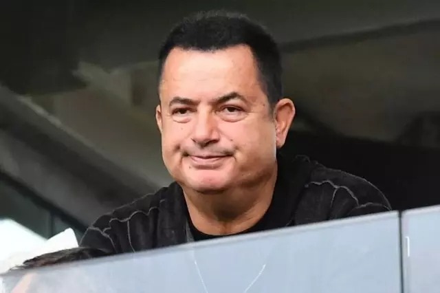 Acun Ilıcalı məhkəmə qarşısına çıxır