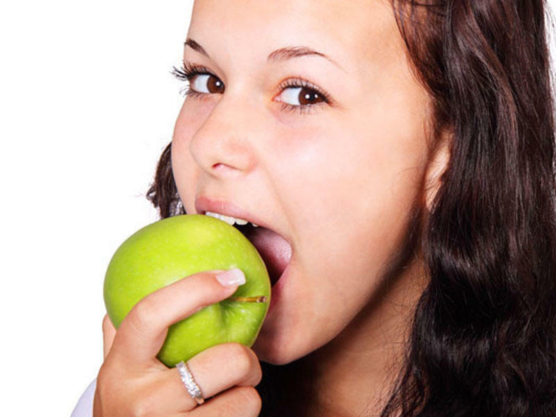 Hər gün alma yesəniz orqanizmə nə olar? - GÖZLƏNİLMƏZ NƏTİCƏLƏR