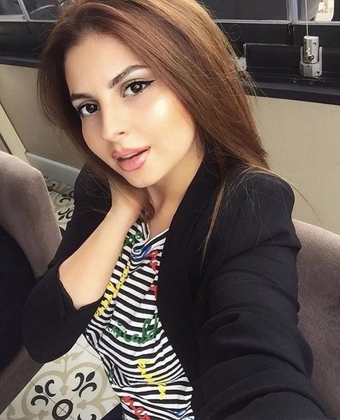 Əməkdar atistin özündən gözəl, cazibədar qızından YENİ FOTOLAR