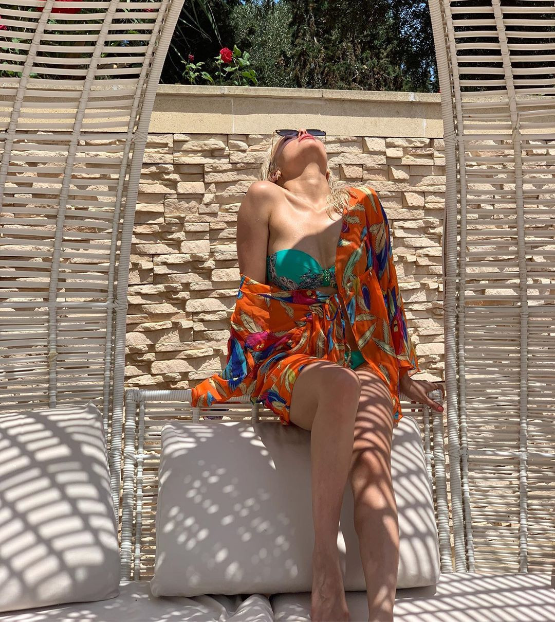 Azərbaycanlı müğənnidən dəniz kənarında bikinili poza - FOTO