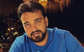 Zaur həyat yoldaşının sevgililər günü hədiyyəsindən danışdı