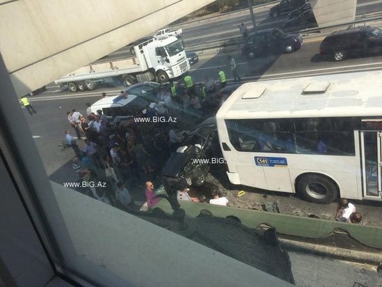 TƏCİLİ! Aeroport yolunda AĞIR QƏZA: ÖLƏNLƏR VAR - YENİLƏNİB - FOTOLAR