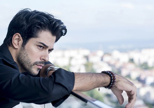 Burak Özçivit yaraşıqlı olmağının sənətinə təsir etmədiyini bildirib - FOTOLAR