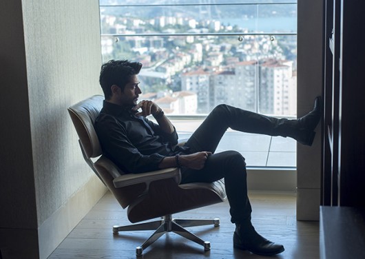 Burak Özçivit yaraşıqlı olmağının sənətinə təsir etmədiyini bildirib - FOTOLAR