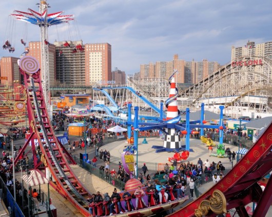 Lunaparkda DƏHŞƏT: 14 yaşlı qız can verdi - VİDEO