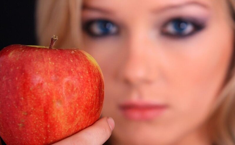 Alma sirkəsinin dəridə yaratdığı möcüzələr