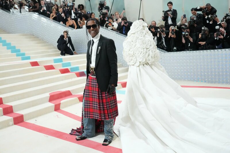 Met Gala' qırmızı xalısında gözəllik yarışı - FOTOLAR