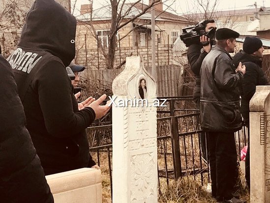 Görkəmli sənətkarımız SON MƏNZİLƏ belə yola salındı - DƏFNDƏN ÜRƏKDAĞLAYAN FOTOLAR