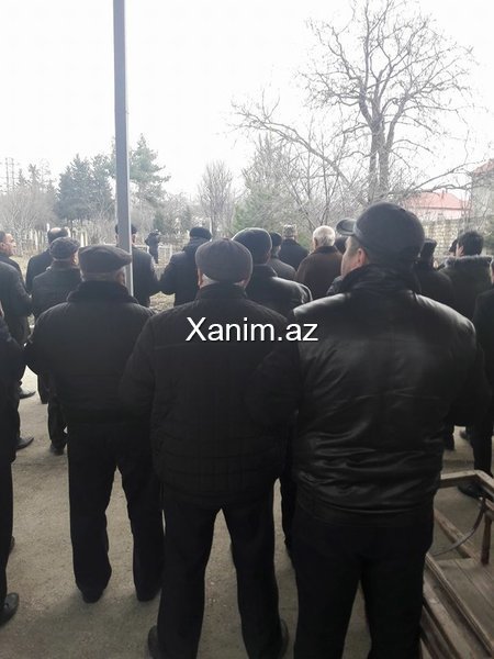 Görkəmli sənətkarımız SON MƏNZİLƏ belə yola salındı - DƏFNDƏN ÜRƏKDAĞLAYAN FOTOLAR