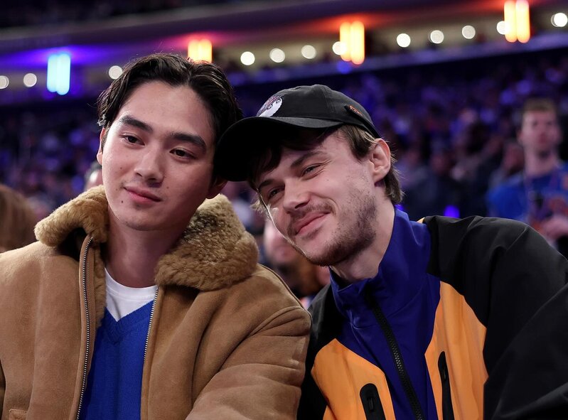 Hər kəsin qarşısında öpüşdülər - FOTOLAR