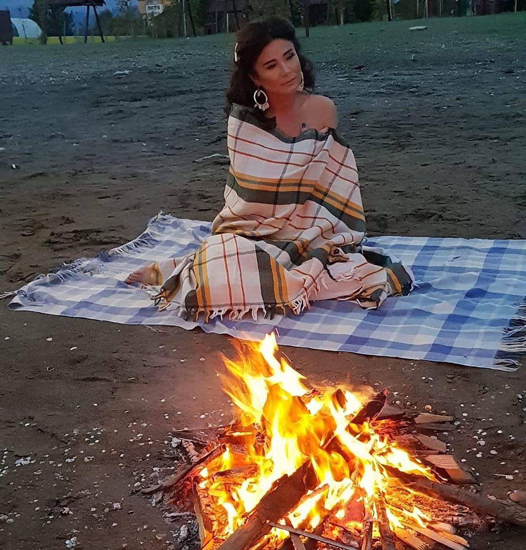 Elnarə soyuq payız ayında dənizə girdi - klip çəkilişi - FOTOLAR