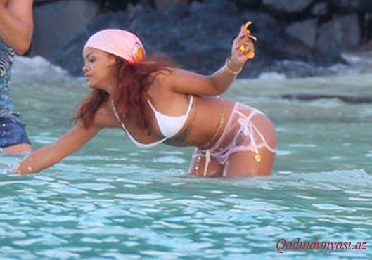 Rihannanın çimərlik sərgüzəştləri- FOTOLAR