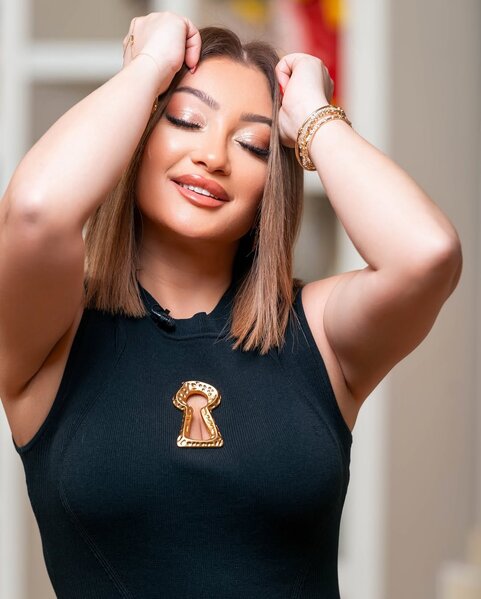 Özündənrazı olanlar düz yoldadır' - Zümrüd