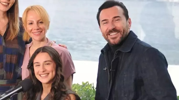 Rekor qıran mahnının ifaçısı bu məşhurun qızı imiş - FOTO