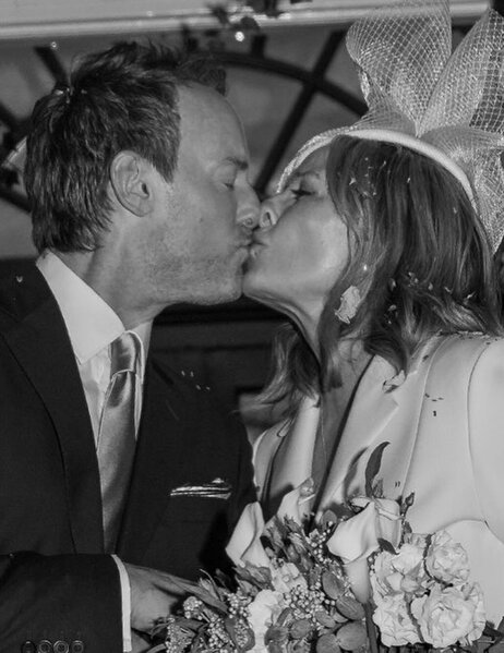 69 yaşlı məşhur aktrisa ərə getdi - FOTOLAR