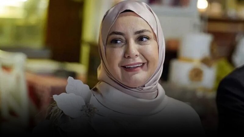 Pembe'ni 'Kızılcık şerbeti'nin əyləncə gecəsinə dəvət etmədilər