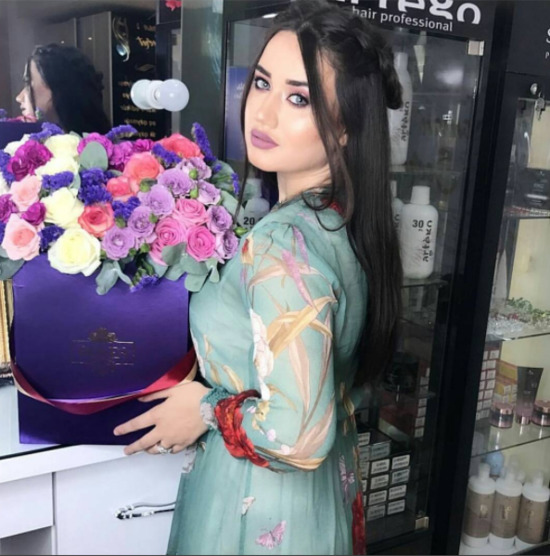 400 minlik toyu ilə gündəmə gələn məmurun qızının estetiksiz FOTOSU- GÖRƏNLƏR TANIMADI