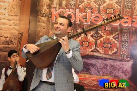 Aşıq Namiq Fərhadoğlu qalibə avtomobil hədiyyə etdi - VİDEO