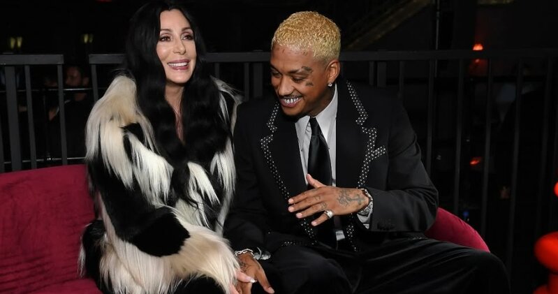 79 yaşlı müğənni 40 yaş kiçik sevgilisi ilə ailə qurur