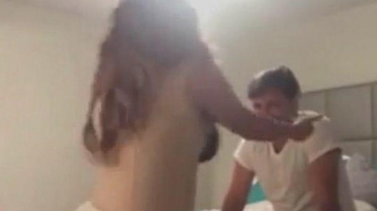Məşhur aparıcının alt paltarında görüntüləri yayıldı - FOTO/VİDEO