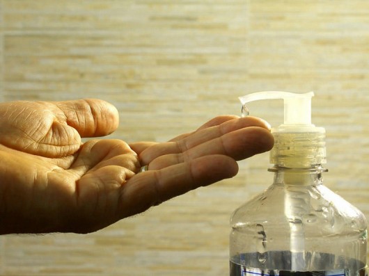 DİQQƏT! Antibakterial sulu sabunlardan istifadə edənlər XƏBƏRİNİZ OLSUN