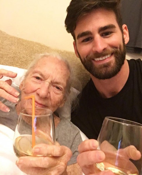 31 yaşlı kişi 89 yaşlı qadına vuruldu - FOTO