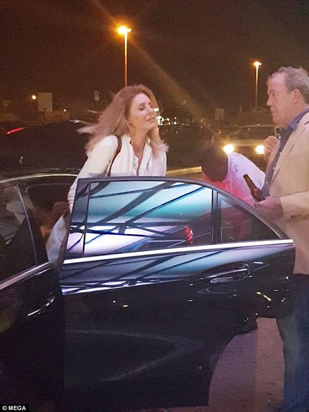 Məşhur aparıcı üç övlad anasına vurulub - FOTOLAR