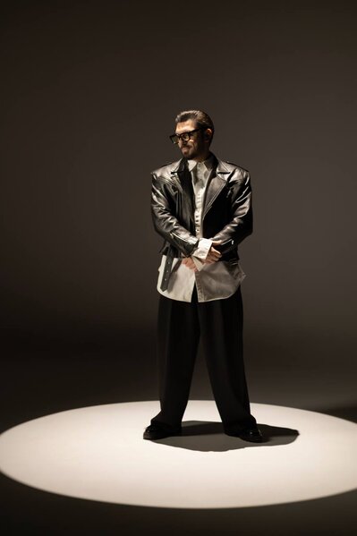 Yaşardan yeni tərzdə FOTOLAR