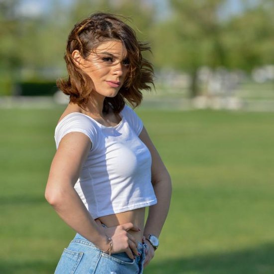 Rəqsanənin qızından mini ətəkdə ehtiraslı pozalar - FOTOLAR