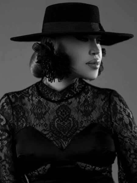 Rəqsanədən transparan geyimdə fotosessiya - fotolar