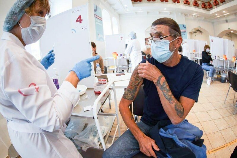 Kişi eyni anda kovid və meymunçiçəyinə yoluxdu