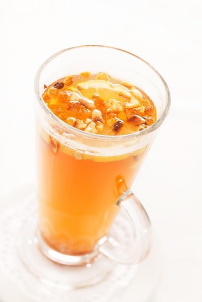 Qaynar zəncəfil çayı və portağal suyunun faydaları