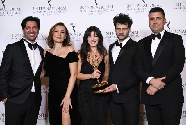 Türk serialı beynəlxalq mükafata layiq görüldü - FOTO
