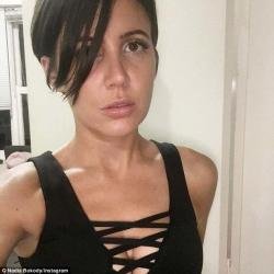 Kişi düşkünü olan qadın: Özümlə bacara bilmirəm - FOTO