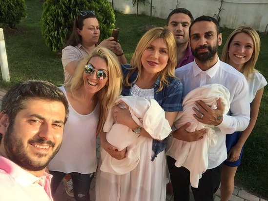 Xoşqədəm həyat yoldaşı və əkizləri ilə... FOTOLAR