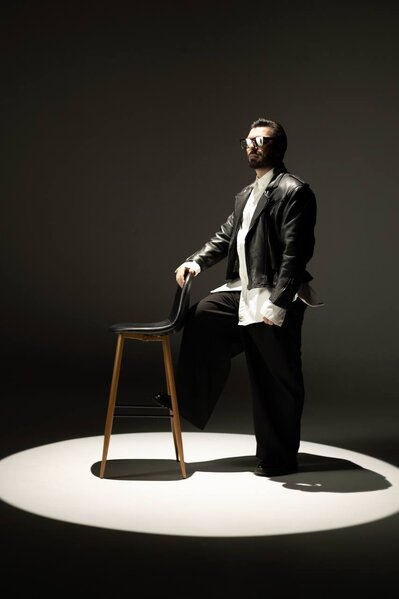 Yaşardan yeni tərzdə FOTOLAR