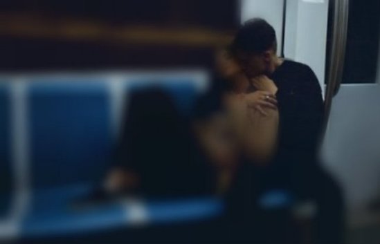 Bakı metrosunda öpüşən gənclərin görüntüsü yayıldı... VİDEO