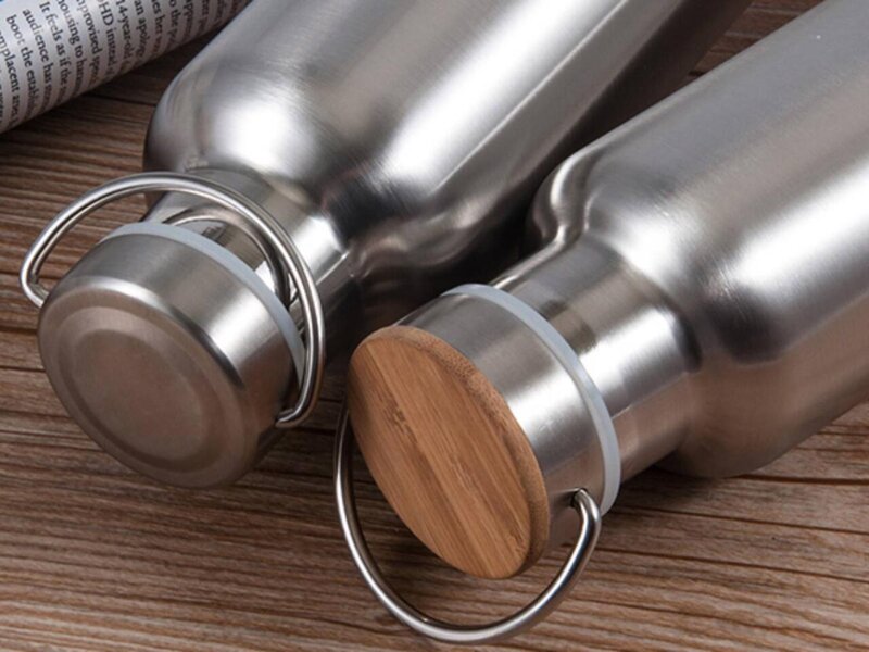 Su qabı alanda altına baxın - 304 və ya 316 rəqəmi yoxdursa