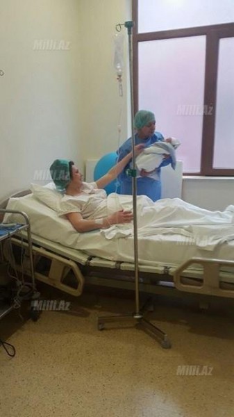4-cü dəfə ana olan xalq artisti yeni doğulan körpəsi ilə - FOTOLAR