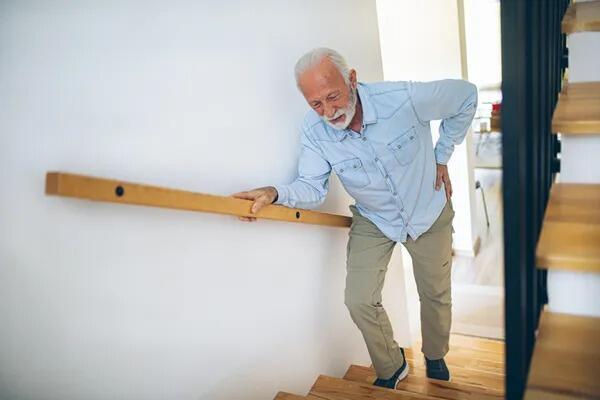 Gəzərkən artan ağrı bu xəstəliyin ƏLAMƏTİDİR