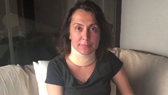 Tanınmış aktrisa avtomobili ilə qəza törətdi - Boynundan yaralandı / FOTO