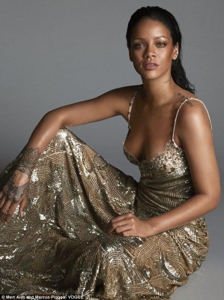 Rihanna bu libasına görə peşman oldu - fotolar
