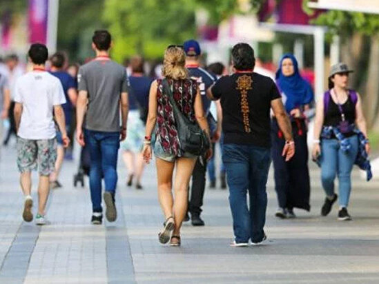 "Azərbaycana gələn turistlər qızlarımızı yoldan çıxarırlar" - Araz Əlizadə