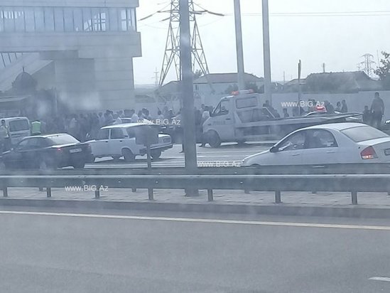 TƏCİLİ! Aeroport yolunda AĞIR QƏZA: ÖLƏNLƏR VAR - YENİLƏNİB - FOTOLAR