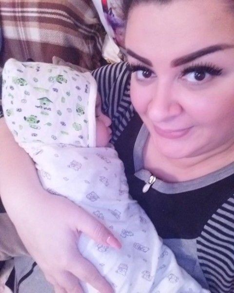 Gizlincə ərə gedən aktrisa oğlunun üzünü göstərdi - FOTO